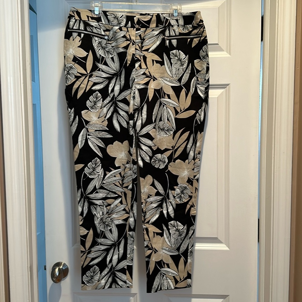 Chico’s Size 2 Ankle Tropical Print Pant - Like New!